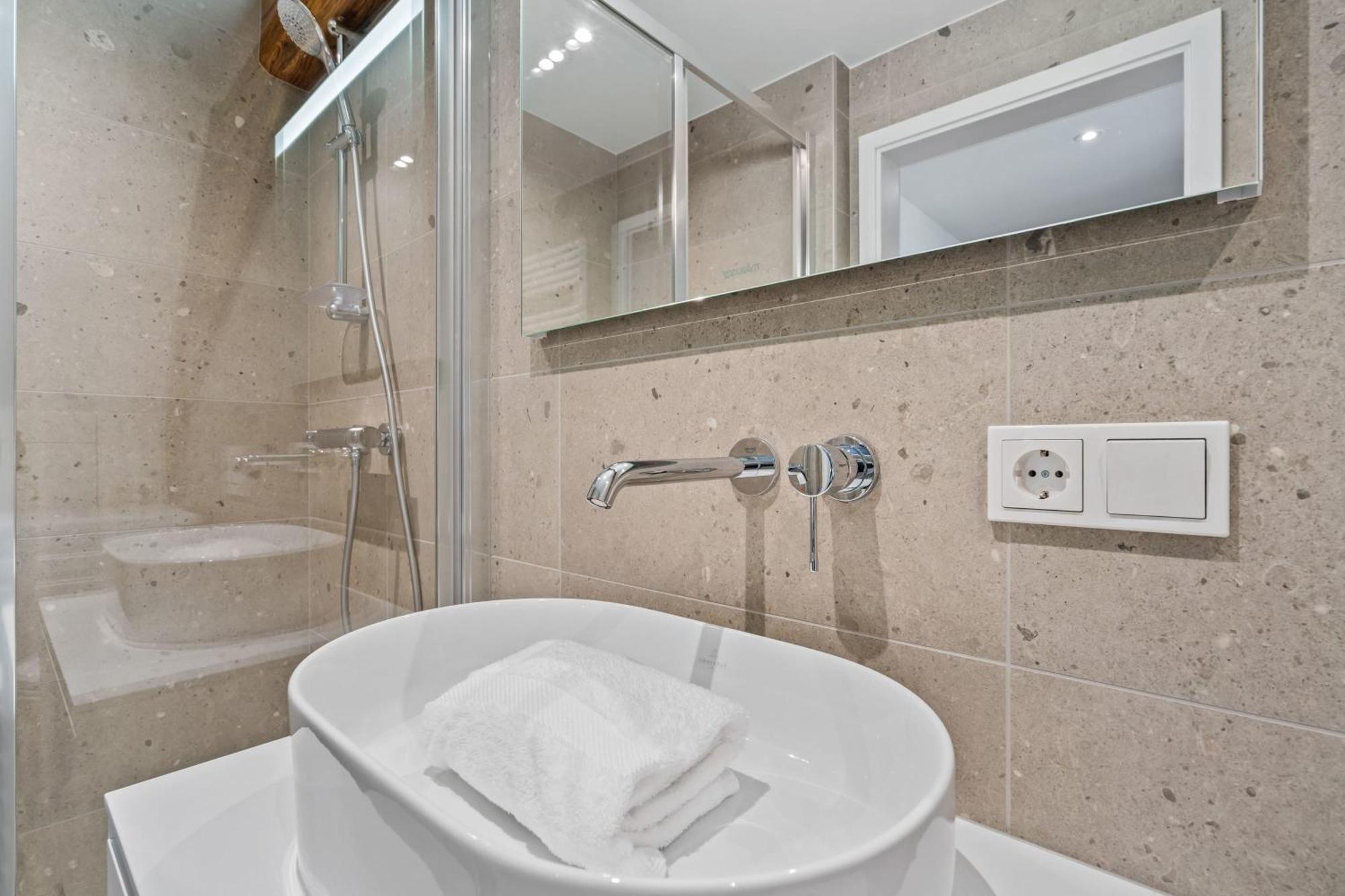 Elegant Clausen Apartment With King Bed & Wifi ルクセンブルク エクステリア 写真